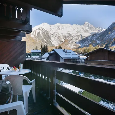 아파트 Chalet Chantey Mourry 5 *